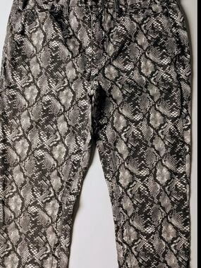 Seven Co 1964 Black & White Snake-Print Skinny Pants